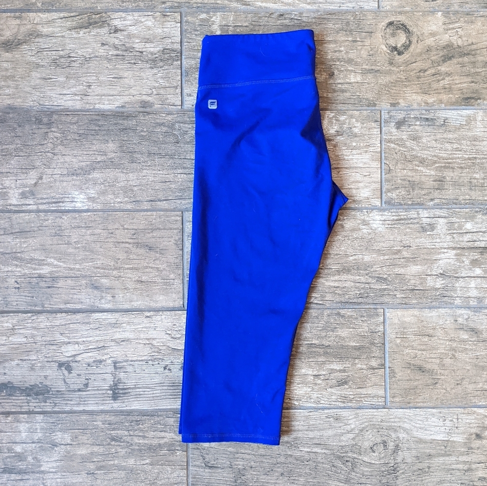 ☀️ Fabletics Blue Capri Leggings